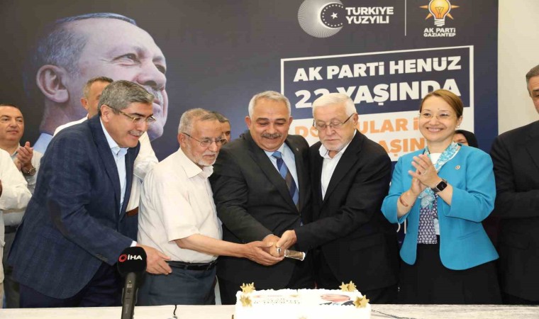 AK Parti Gaziantepten örnek kutlama-vefa programı