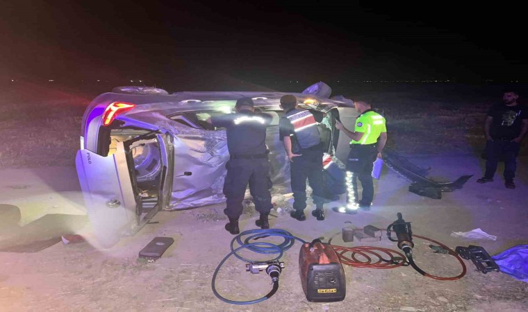 Aksarayda otomobil traktöre çarptı: 3 yaralı