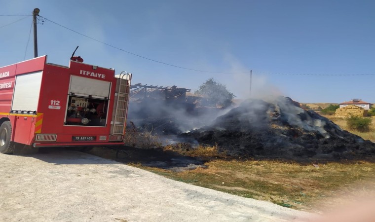 Alacada çıkan yangında 400 saman balyası kül oldu