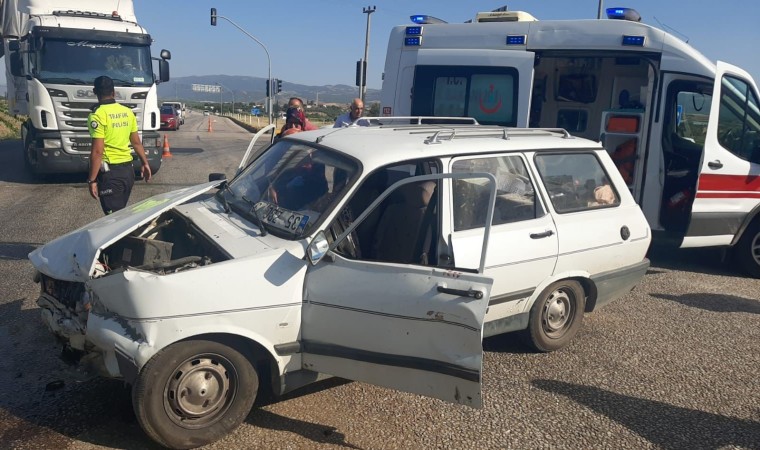 Alaşehirde trafik kazası: 2 yaralı