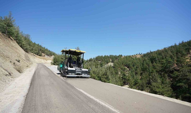 Ali Kayasına ulaşım sağlayan yol asfaltlanıyor