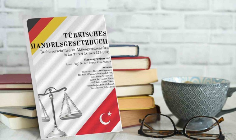 Almanca hukuk kitabı yazdılar, gelirini depremzedelere bağışladılar