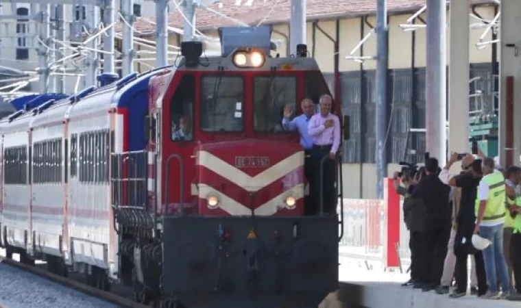  Altyapı ve Ulaştırma Bakanı Uraloğlu Kazlıçeşme-Sirkeci hattındaki test sürüşüne katıldı