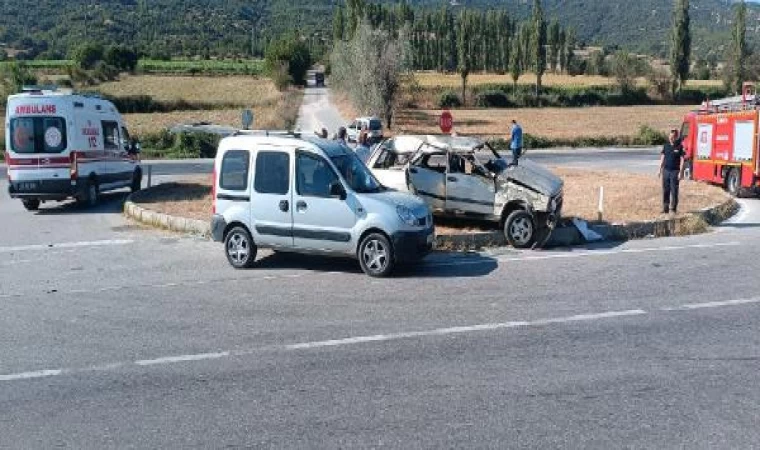 Amasya’da lastiği patlayan otomobil, takla attı; 2’si ağır, 5 yaralı