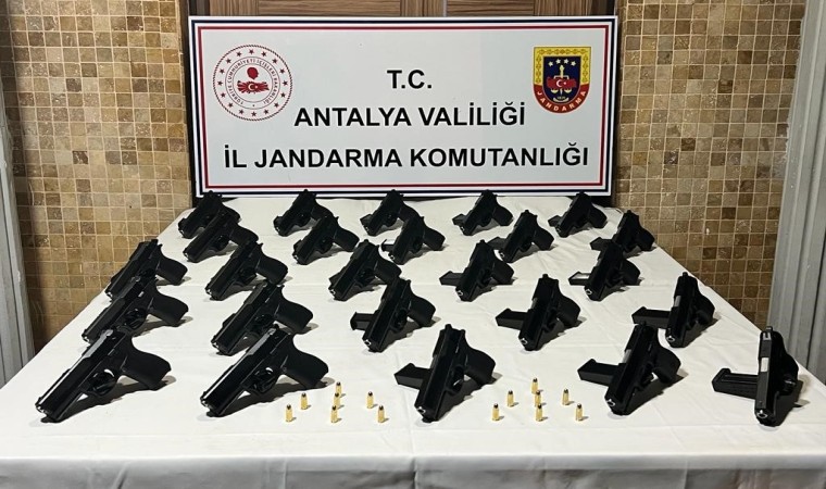 Antalyada 25 adet ruhsatsız tabanca ele geçirildi