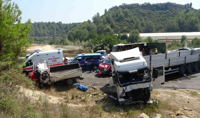 Antalyada feci kaza: 2 ölü