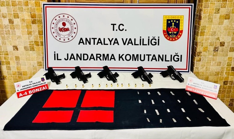 Antalyada jandarmadan silah ve uyuşturucu madde operasyonu: 2 gözaltı