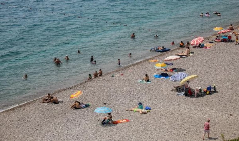 Antalya’da nem bulutları nedeniyle uçaklar iniş yapamadı