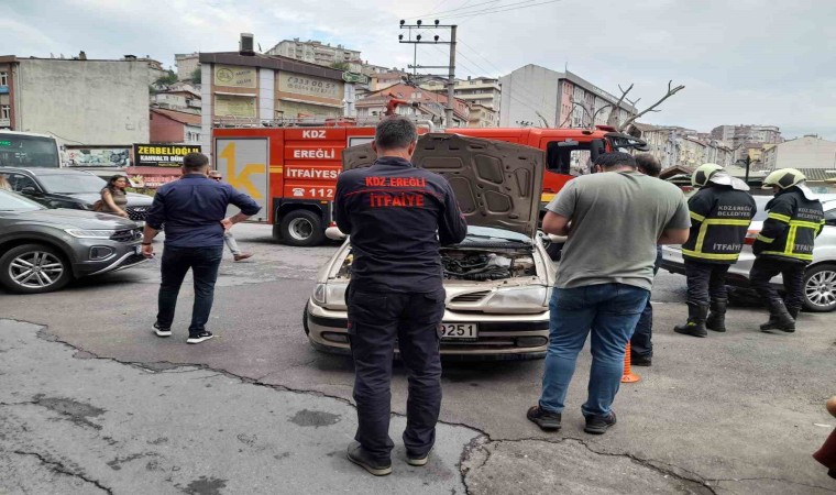 Araçtan çıkan dumanlar paniğe neden oldu