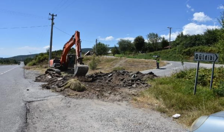 Arazisinden geçen mahalle yolunu iş makinesiyle kazdırıp, kapattı