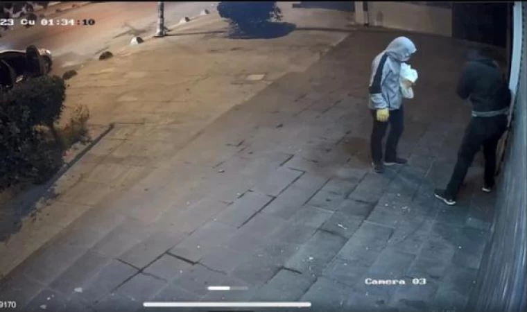 Arnavutköy’de kuyumcunun kepengini 7 dakika boyunca zorladılar; başarılı olamayınca kaçtılar