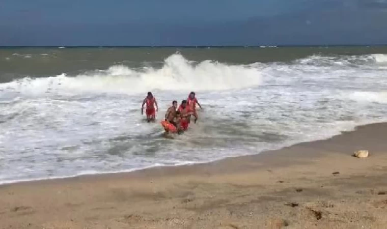 Arnavutköy’de yasağa rağmen denize giren vatandaş boğulmaktan son anda kurtarıldı