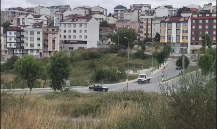 Arnavutköy’de yolu kapatıp drift attı