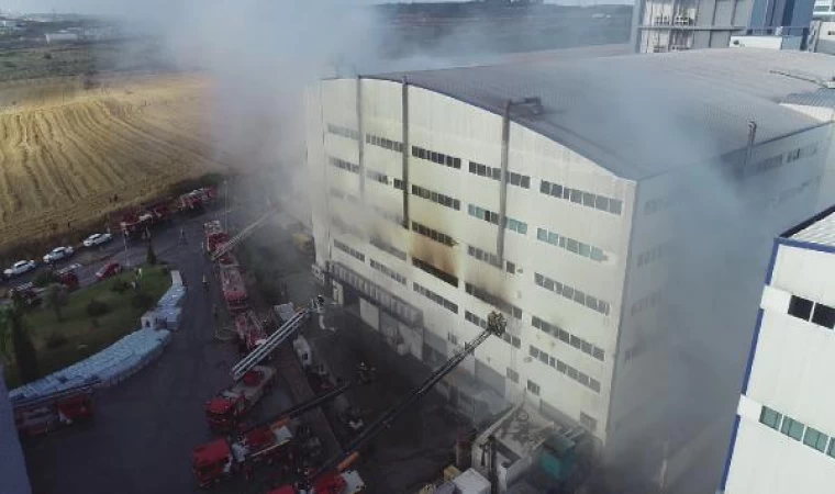 Arnavutköy’deki fabrika yangının havadan fotoğrafları