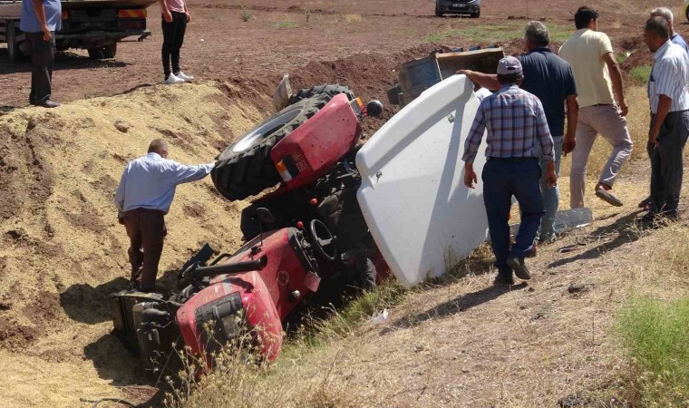 Arpa ve buğdayları satmaya giderken traktörün altında can verdi