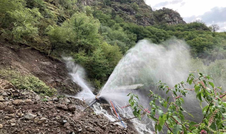 Artvinde etkili olan sağanak yağış sonrası Hatila Vadisi Milli Parkına ulaşım sağlanamıyor