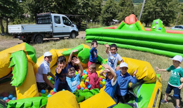 Artvinde yayladaki çocuklar unutulmadı