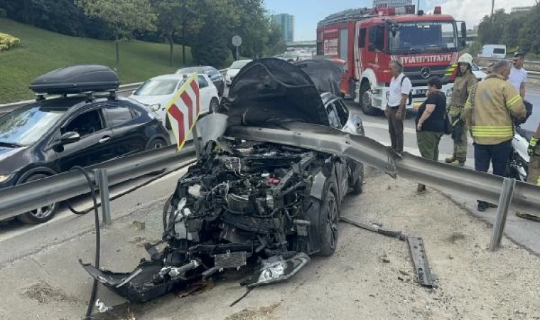 Ataşehir’de cip bariyerlere çarparak durabildi: 2 yaralı