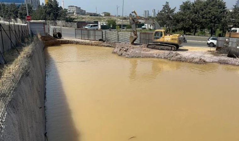 Ataşehir’de temel kazısında su borusu patladı, inşaat alanı göle döndü