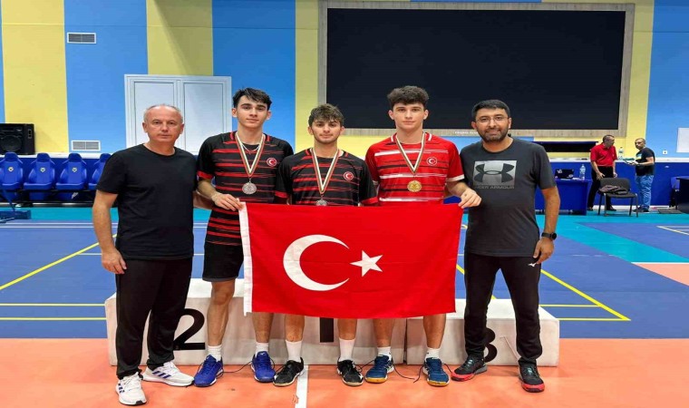 Badmintonda madalya avı