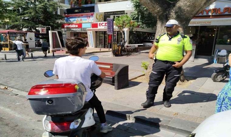 Bağdat Caddesinde kurallara uymayan elektrikli scooter sürücülerine ceza