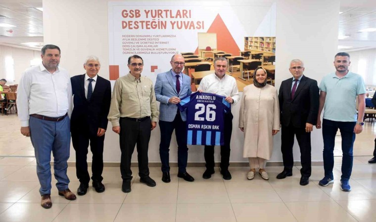 Bakan Bak, Anadolu Üniversitesinin sportif imkanlarını ve tesislerini en yeni ve en modern haliyle güncelleyeceğiz