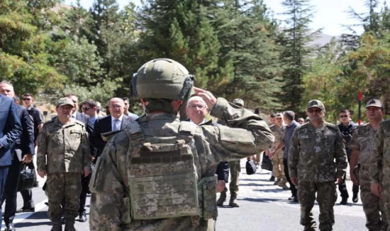 Bakan Güler, Hakkari’de denetlemelerde bulundu