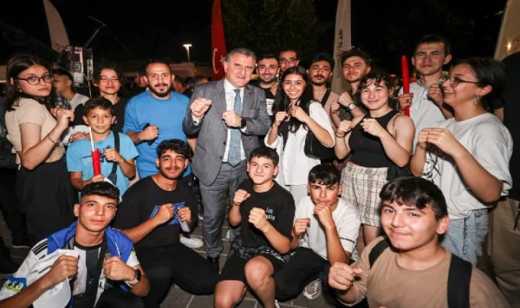 Bakan Bak: Madalya kazanan milli sporcularımızı tebrik ediyorum