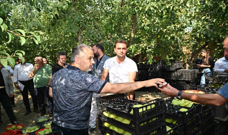 Başkan Aktaştan çiftçiye tarlada ziyaret