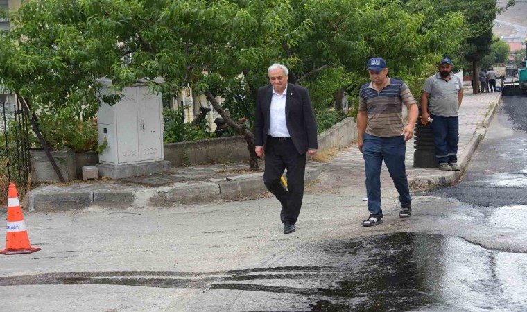 Başkan Bakkalcıoğlu 4 Eylül Mahallesindeki asfalt çalışmalarını yerinde inceledi