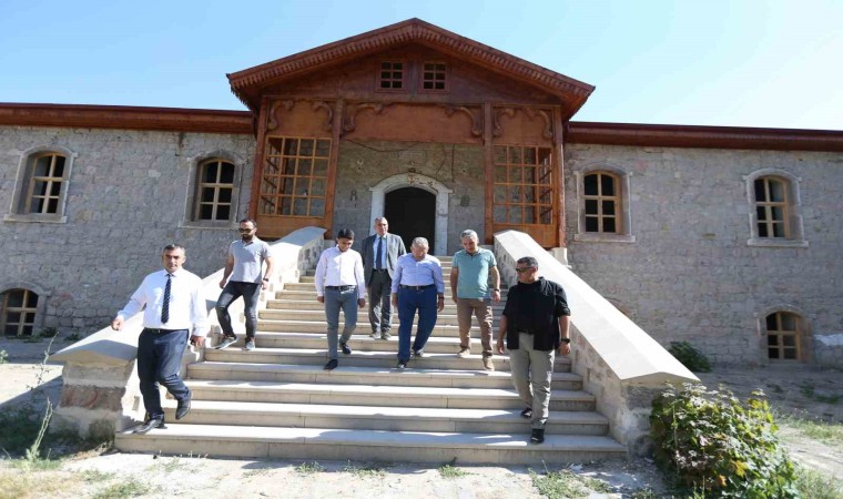 Başkan Büyükkılıç, 85 yıllık Pazarören Öğretmen Okulunu inceledi, duygu dolu anlar yaşadı