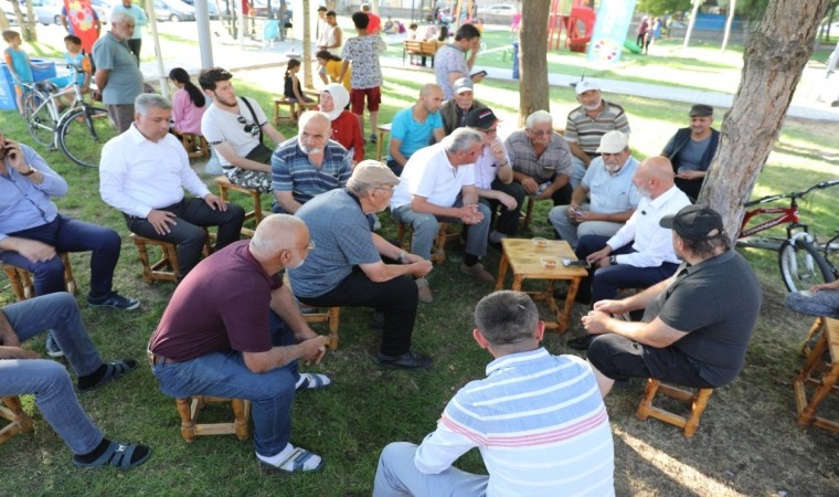 Başkan Çolakbayrakdar, Yenişehir Pazarında esnaf ve vatandaşlarla birlikte