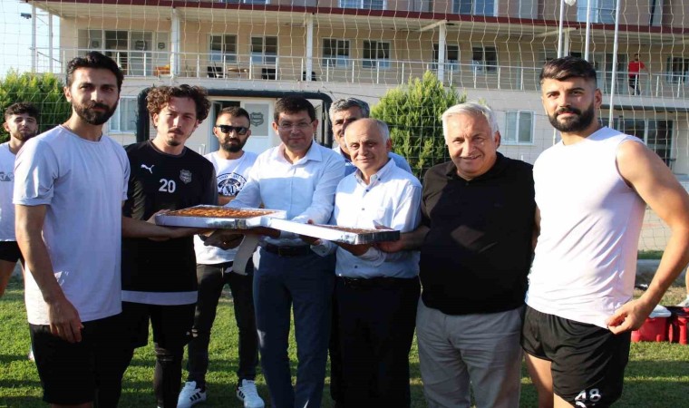 Başkan Özcandan Nazilli Belediyespora baklavalı ziyaret