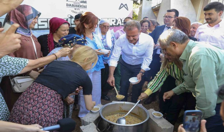 Başkan Seçer, Darısekisinde aşure etkinliğine katıldı