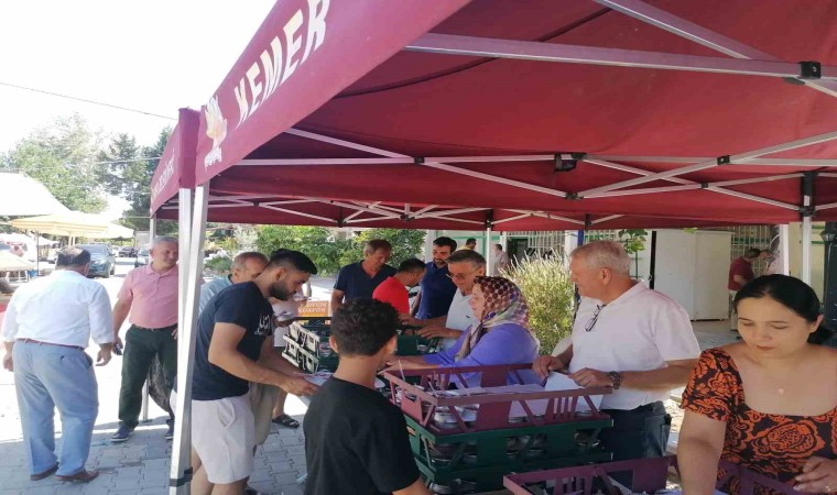 Başkan Topaloğlundan vatandaşlara aşure ikramı