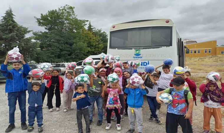 Başkan Yusuf Cengizden çocuklara jest