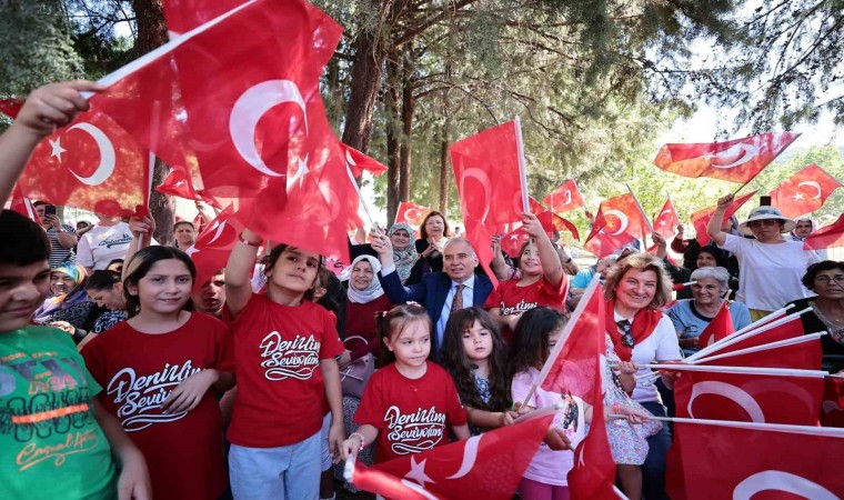 Başkan Zolan, kadınların Zafer Bayramı coşkusuna ortak oldu