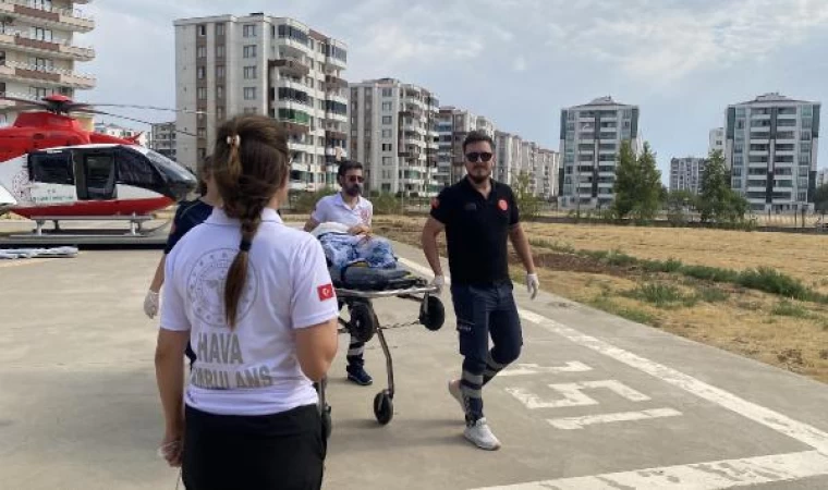 Beyninde pıhtı oluşan Zeynep, ambulans helikopterle sevk edildi