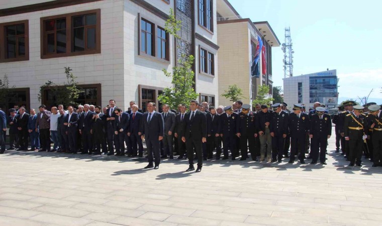 Bingölde 30 Ağustos Zafer Bayramı nedeniyle çelenk sunma töreni yapıldı