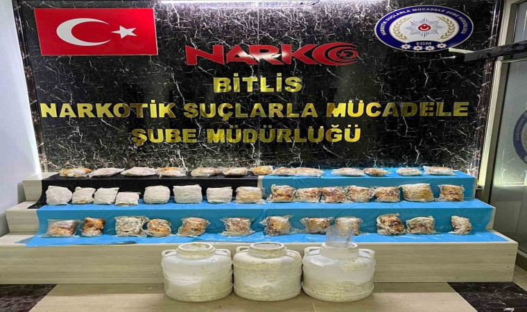 Bitliste 9 kilo 317 gram esrar ele geçirildi