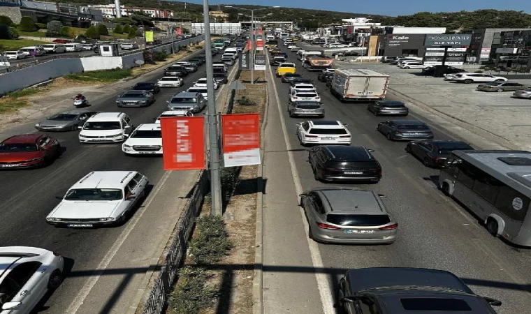 Bodrum’da su isale hattı patladı, cadde suyla doldu (2)