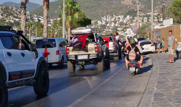 Bodrumda Zafer Bayramı korteji, renkli görüntülere sahne oldu