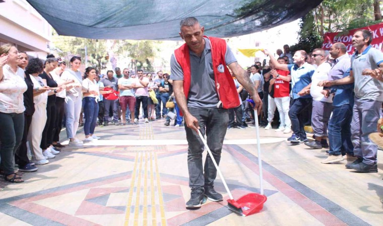 Bornova Belediyesinde bin 200 işçiden iş bırakma eylemi