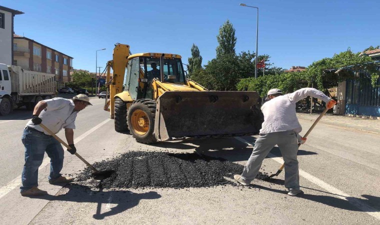 Bünyanda bozuk yollar düzenleniyor