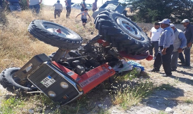 Burdurda devrilen traktörün altında kalan sürücü hayatını kaybetti