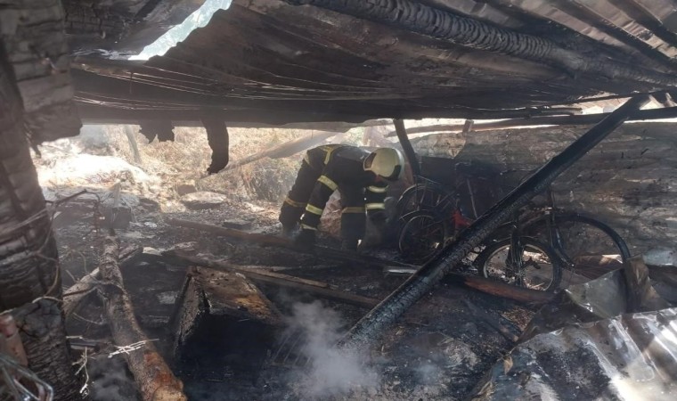 Burdurda odunluk yangını büyümeden söndürüldü