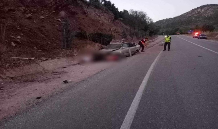 Burdurda otomobil takla attı: 2 ölü, 3 yaralı