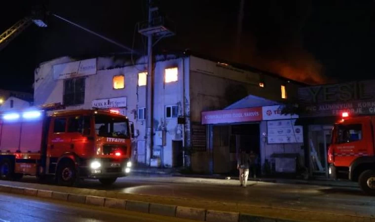 Bursa’da 3 katlı ahşap kapı fabrikasında yangın (2)