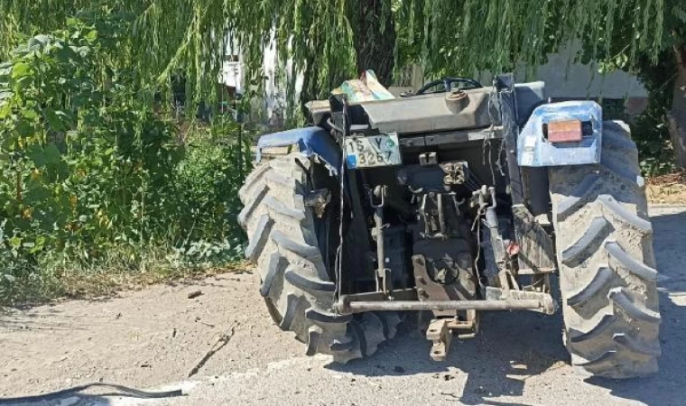 Bursa’da minibüs, traktöre çarptı: 1’i ağır 3 yaralı