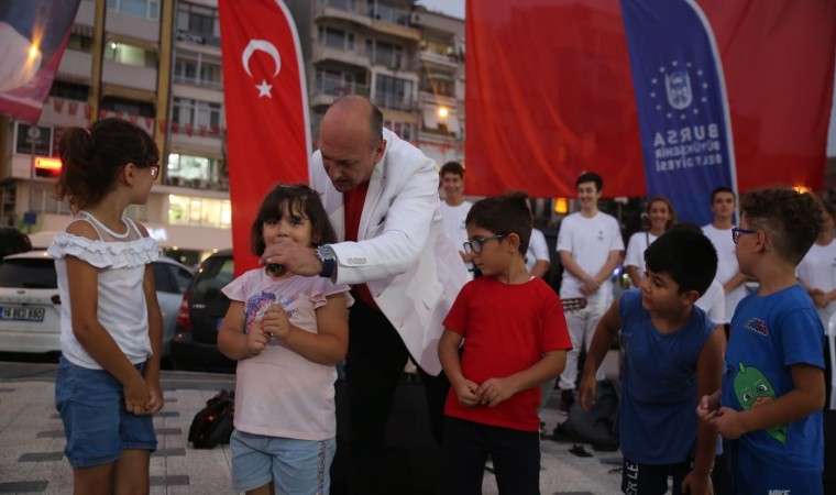 Bursada sahne, ‘adam olacak çocukların